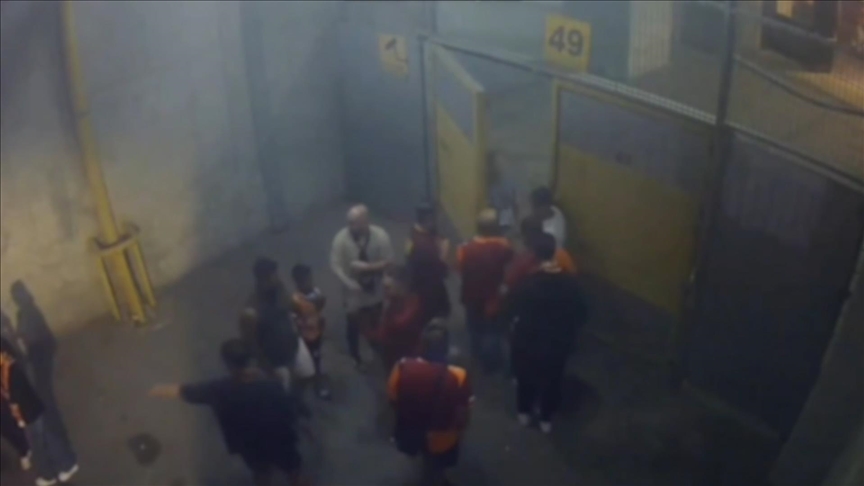 Galatasaray ile Çaykur Rizespor maçında biletsiz kişileri içeriye alan güvenlik görevlileri yakalandı