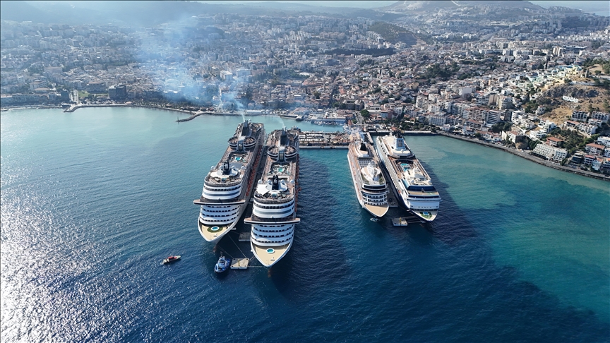 Kruvaziyer turist sayısının yıl sonunda 2 milyonu aşarak rekor kırması bekleniyor