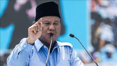 Prabowo: Saya ‘tidak mundur selangkah pun’ di tengah protes yang penuh kekerasan