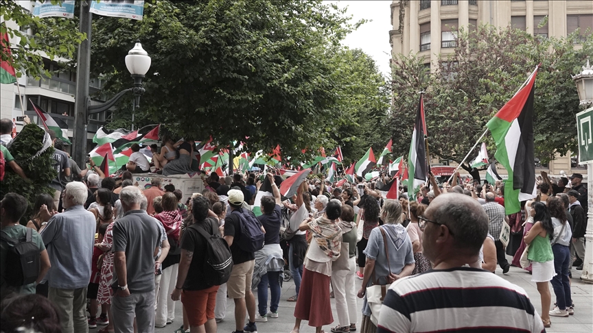 احتجاج ضد فريق إسرائيلي يعطل سباق دراجات مرموق في إسبانيا