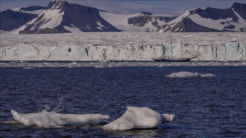 Rising Arctic shipping threatens fragile ecosystem
