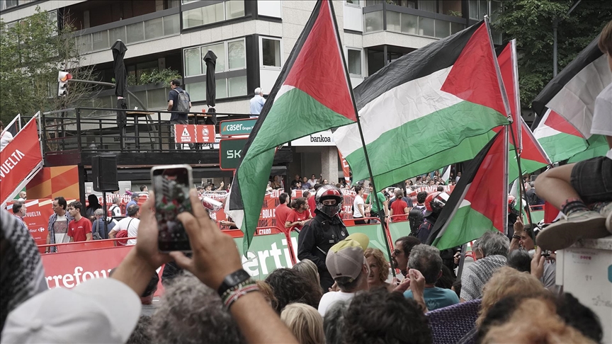 İspanya bisiklet yarışı La Vuelta'da, İsrail'e karşı protestolar çığ gibi büyüyor