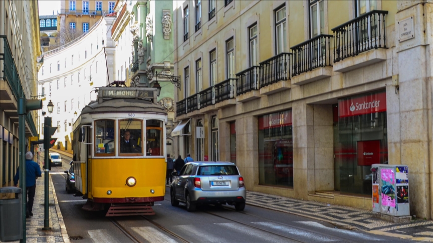 Death toll rises to 15 in Lisbon Gloria funicular derailment, 18 injured