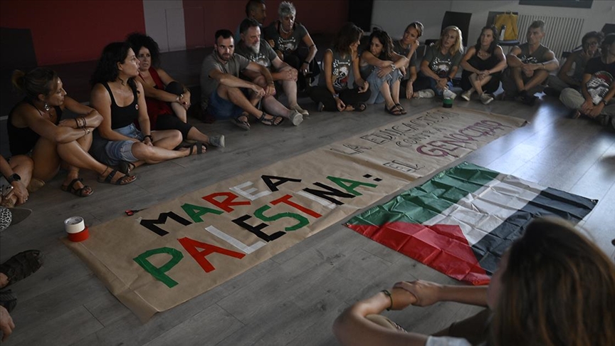 İspanyol öğretmenler yeni eğitim yılı öncesinde İsrail'e karşı eylem başlattı