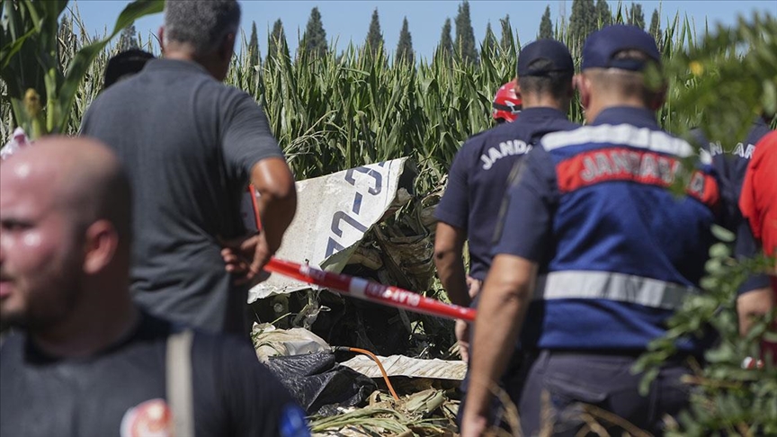 İzmir'de eğitim uçağı düştü, pilot hayatını kaybetti