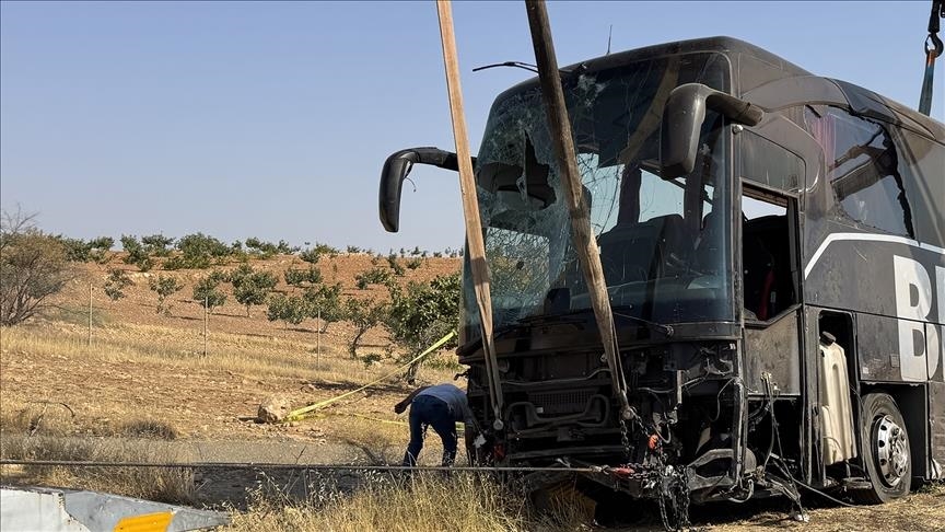 Li Şanliurfayê otobusa rêwiyan welgeriya û 30 kes birîndar bûn