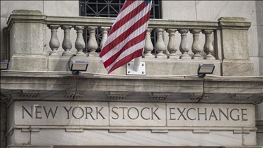 US stocks end midweek mostly higher, led by tech stocks