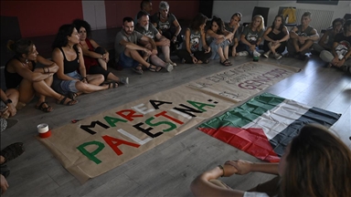 İspanyol öğretmenler yeni eğitim yılı öncesinde İsrail'e karşı eylem başlattı
