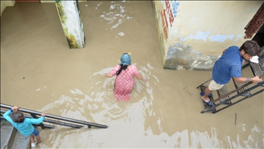 Landslides kill 6 more as rains batter northern India