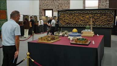 İzmir'de "Mukaddes Emanetler" sergisi açıldı