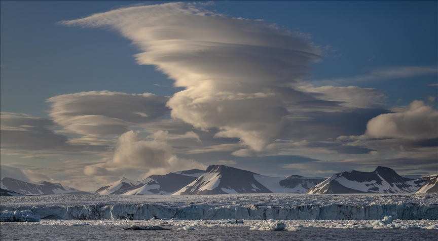 US Coast Guard deployed icebreaker to query Chinese research vessels in Arctic waters