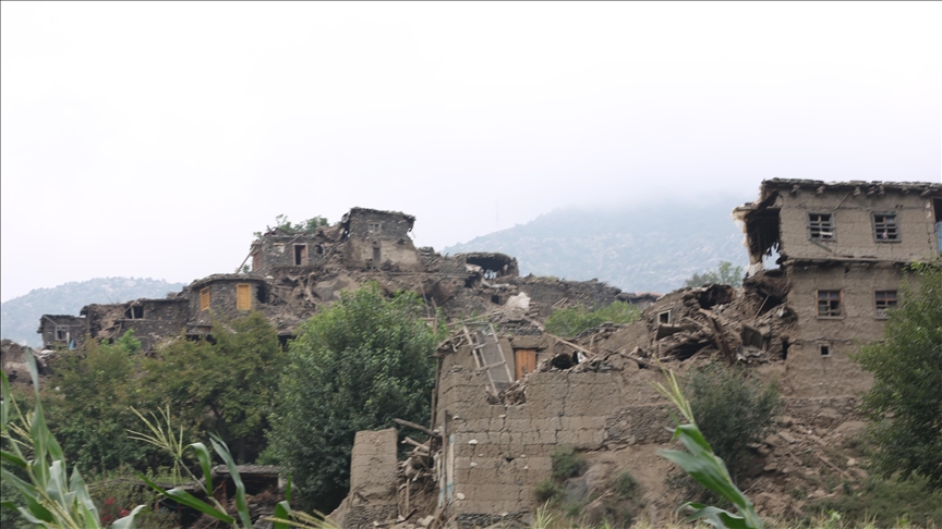 Afganistan'da meydana gelen depremde ölenlerin sayısı 2 bin 205'e yükseldi