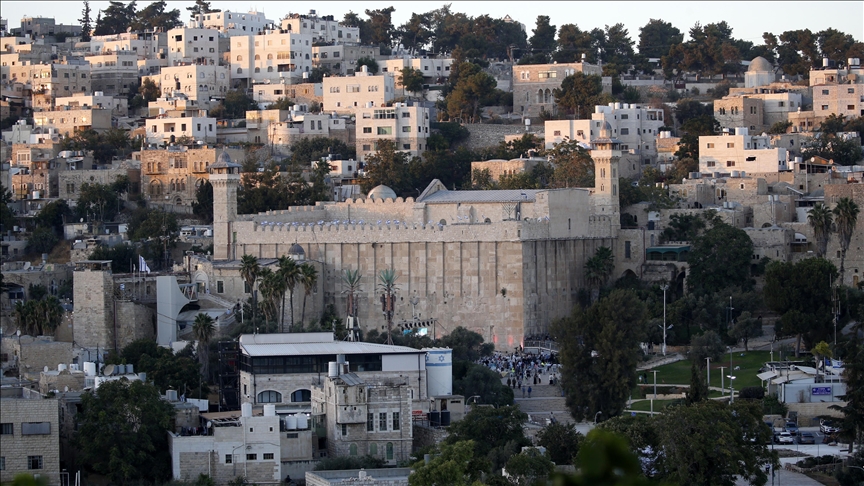 الخليل.. فلسطينيون يحيون ذكرى المولد النبوي بالمسجد الإبراهيمي