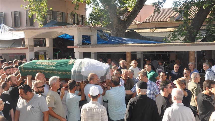 İzmir'de eğitim uçağının düşmesi sonucu hayatını kaybeden pilotun cenazesi defnedildi