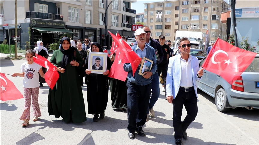 Malbatên Wanî çalakiya xwe ya li ber Serokatiya DEM Partiyê ya bajêr domand
