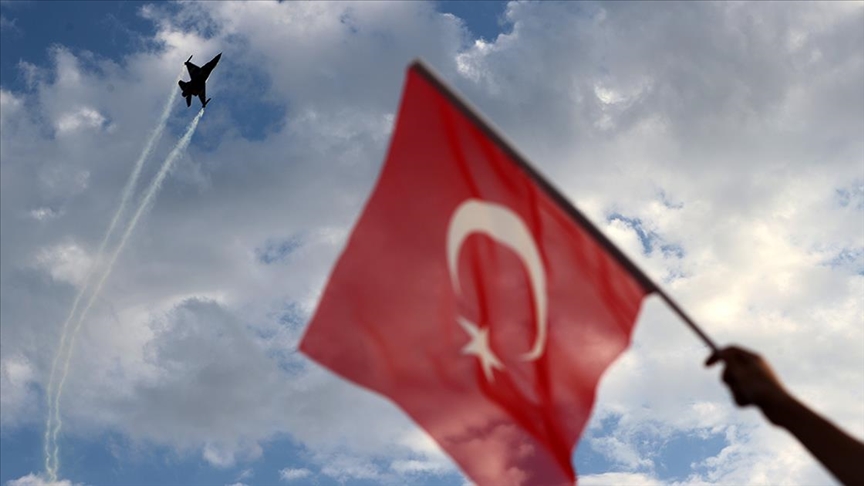 SOLOTÜRK, Sivas Kongresi'nin 106. yıl dönümünde gösteri uçuşu gerçekleştirdi