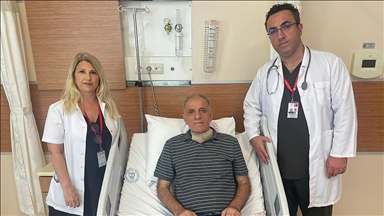 Sigara bağımlısı dünyada nadir yapılan çifte ameliyatla iki kanserden kurtuldu
