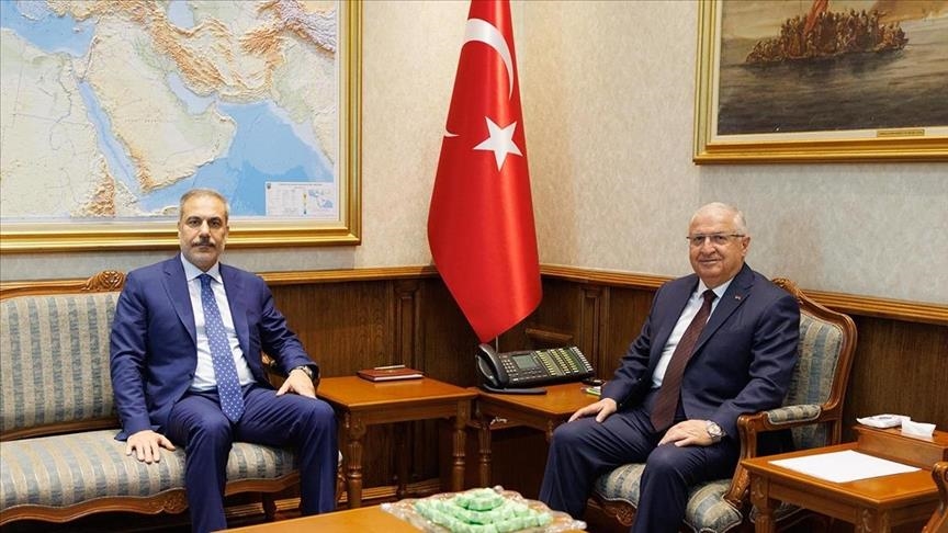 Wezîrê Parastina Neteweyî Guler bi Wezîrê Karên Derva Fîdan ra hevdîtin kir