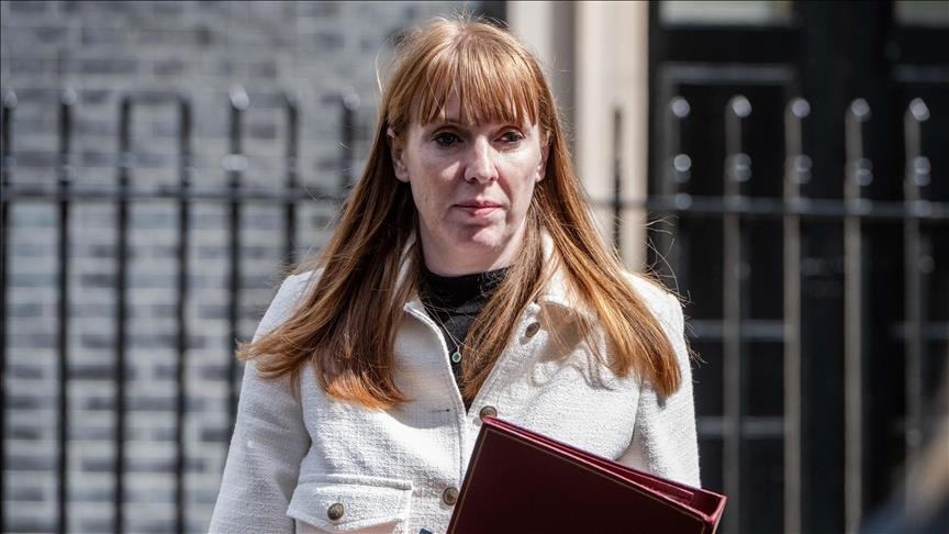 Zamjenica premijera Velike Britanije podnijela ostavku nakon što nije platila dovoljno poreza