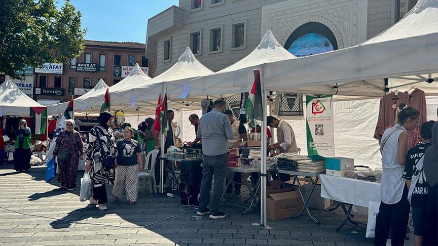 سوق خيري لصالح طلاب فلسطينيين يدرسون في "بورصا" التركية
