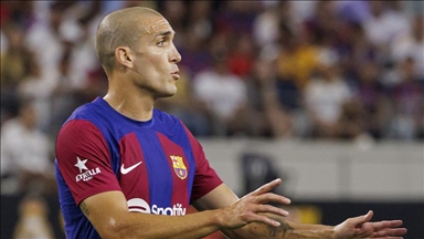 قدم.. برشلونة يفسخ عقده مع لاعب الوسط أوريول روميو