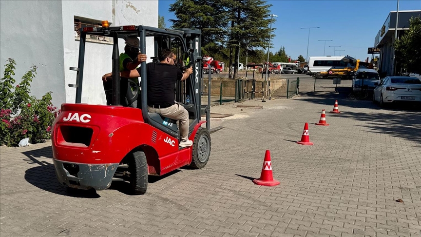 Forklift operatörü olan yükümlüler "hayata yeni bir adım" atıyor