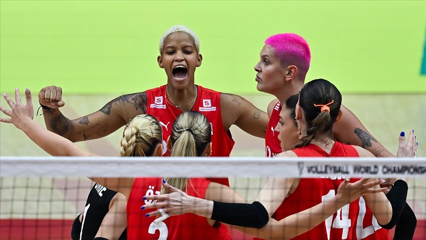 A Milli Kadın Voleybol Takımı, Dünya Şampiyonası'nda tarihinde ilk kez finale yükseldi
