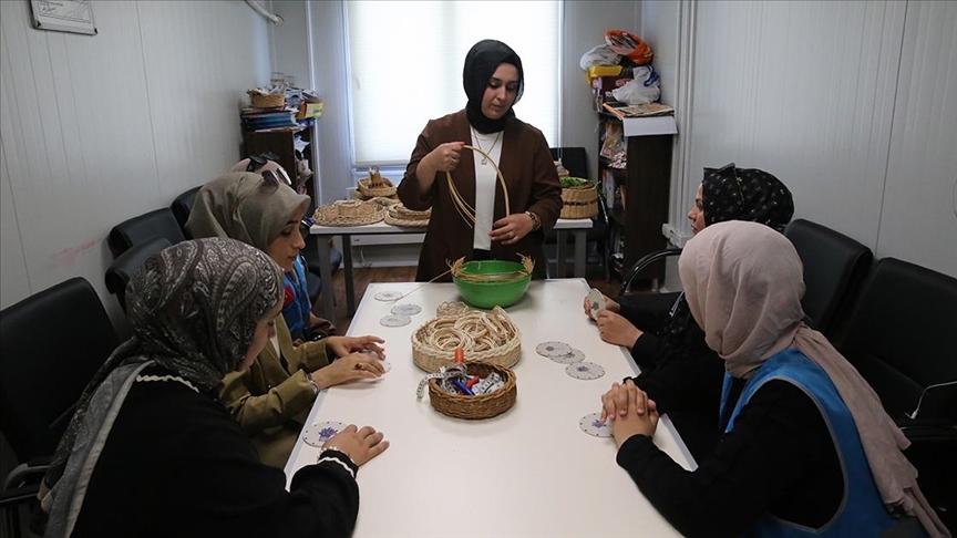 Hatay'da depremzede kadınlar "Hünerhane Atölyeleri" ile el becerilerini geliştiriyor