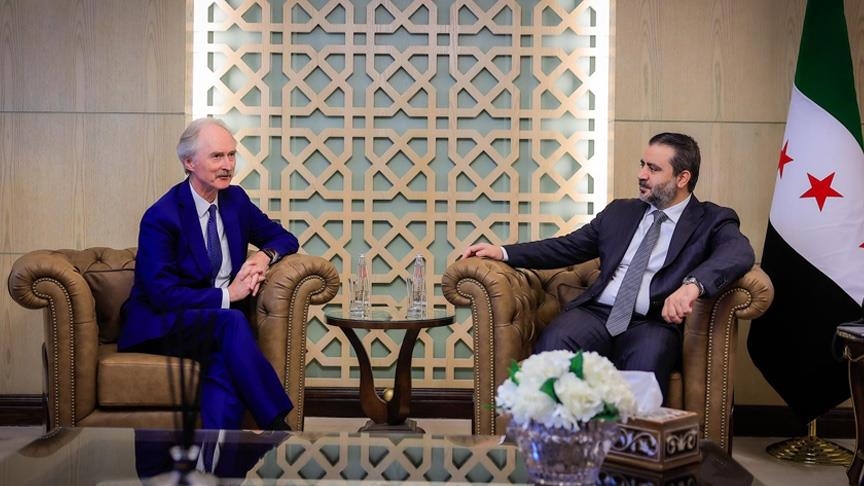 الشيباني يبحث مع بيدرسون تطورات المنطقة وعودة اللاجئين