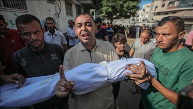 إسرائيل تقتل 10 فلسطينيين في قصف وإطلاق نار بغزة السبت