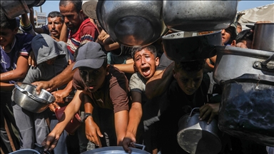 Palestinezët në Khan Younis dynden drejt pikës së shpërndarjes së ushqimit mes bllokadës izraelite