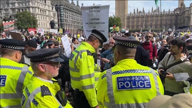 Londra'da yasaklı "Palestine Action" grubuna destek eyleminde çok sayıda kişi gözaltına alındı