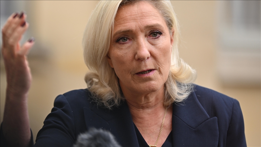Marine le Pen juge la France en « état d’asphyxie démocratique »