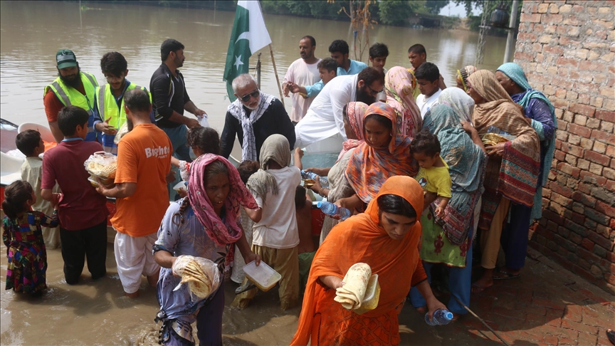 India warns Pakistan of high floods as displaced reach 1.8M