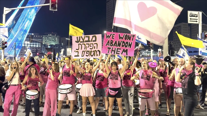 Israeli protesters march to Netanyahu’s home demanding prisoner swap with Hamas