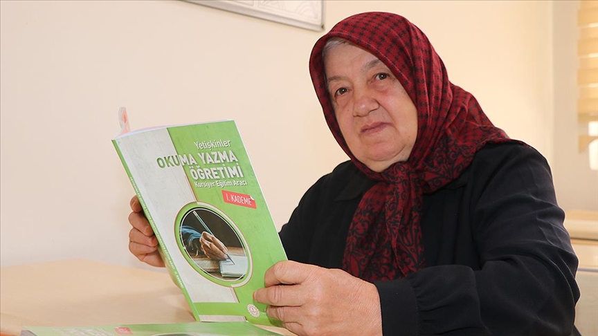 66'sında okuma yazma öğrenen Erzurumlu kadın üniversite hayali kuruyor
