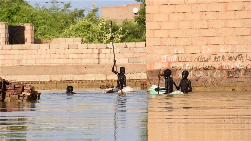 نزوح 581 أسرة وانهيار مئات المنازل جراء السيول بشرق وغرب السودان