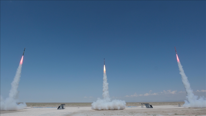 TEKNOFEST Roket Yarışması'nda üç ayrı roket aynı anda ateşlendi