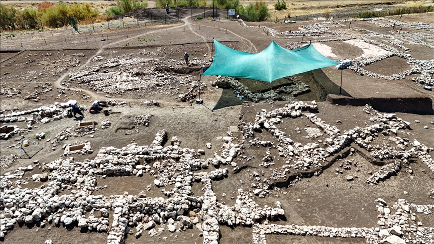 Çayönü Tepesi'nde yaklaşık 9 bin 500 yıllık "Kamusal Yapı" bulundu