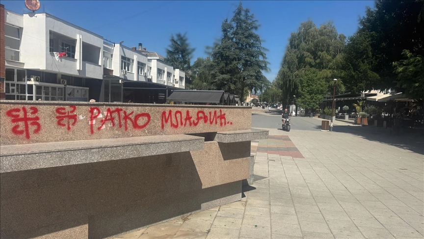 Shkruhet e më pas fshihet grafiti me emrin e Ratko Mlladiqit në Bujanoc