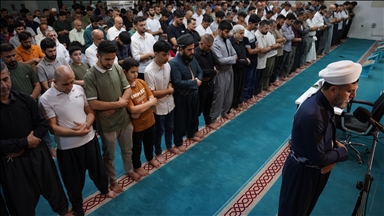 سلێمانی شەوی مانگ گیرانی بە نوێژ و نزای خێر بەڕێکرد