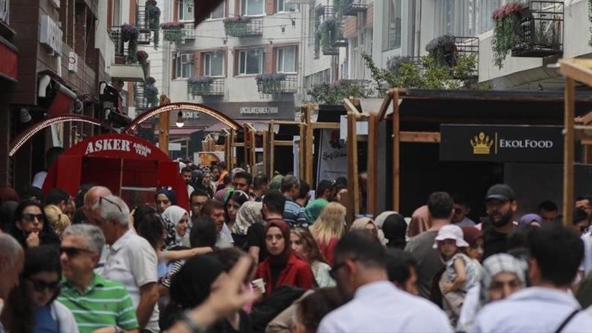 تجار في إسطنبول يتبرعون بأرباح يوم لقطاع غزة