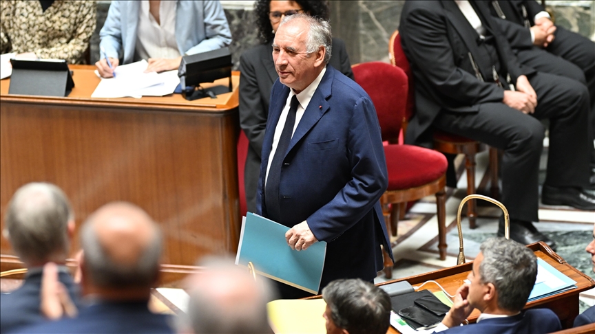 Fransa'da Başbakan François Bayrou hükümeti, 1958'den bu yana güven oylamasıyla düşen ilk hükümet oldu