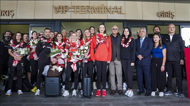 Dünya ikincisi A Milli Kadın Voleybol Takımı yurda döndü
