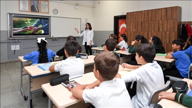 Okullarda ilk ders "Her Çocuk Bir Fidan, İlk Ders Yeşil Vatan" temasıyla yapıldı