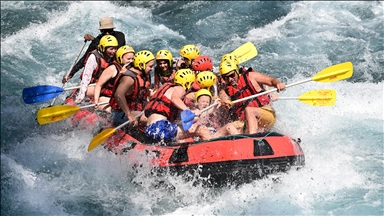 Antalya'daki bir mahallelinin geçim kaynağı rafting oldu
