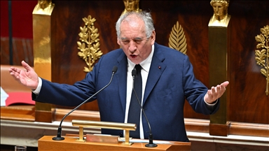 Kryeministri francez humb votën e besimit në parlament