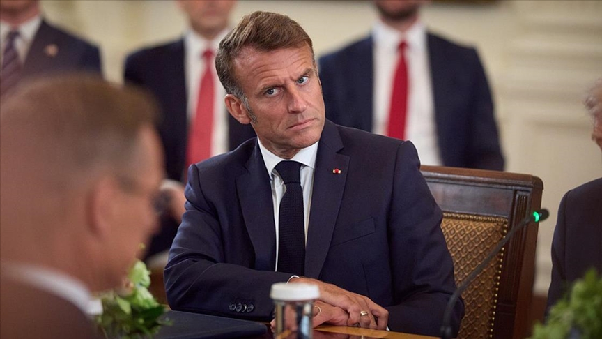 Fransa'da hükümet düştü: Macron'un yol haritası ne olacak?