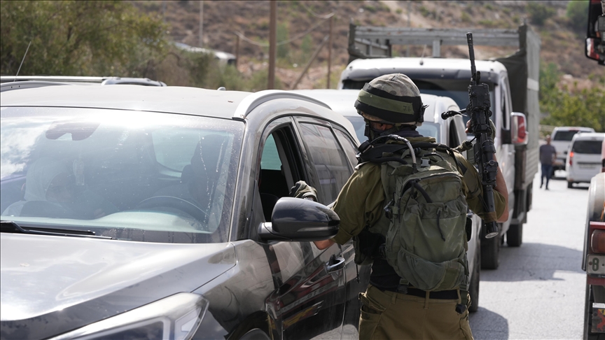 El ejército israelí Castiga colectivamente a miles de palestinos en Cisjordania el atentado de ayer en Jerusalén Este