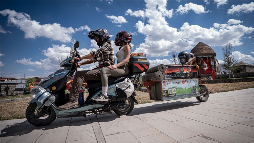 Motosiklet üzerinde 17 aydır köpekleriyle Türkiye'yi turluyorlar